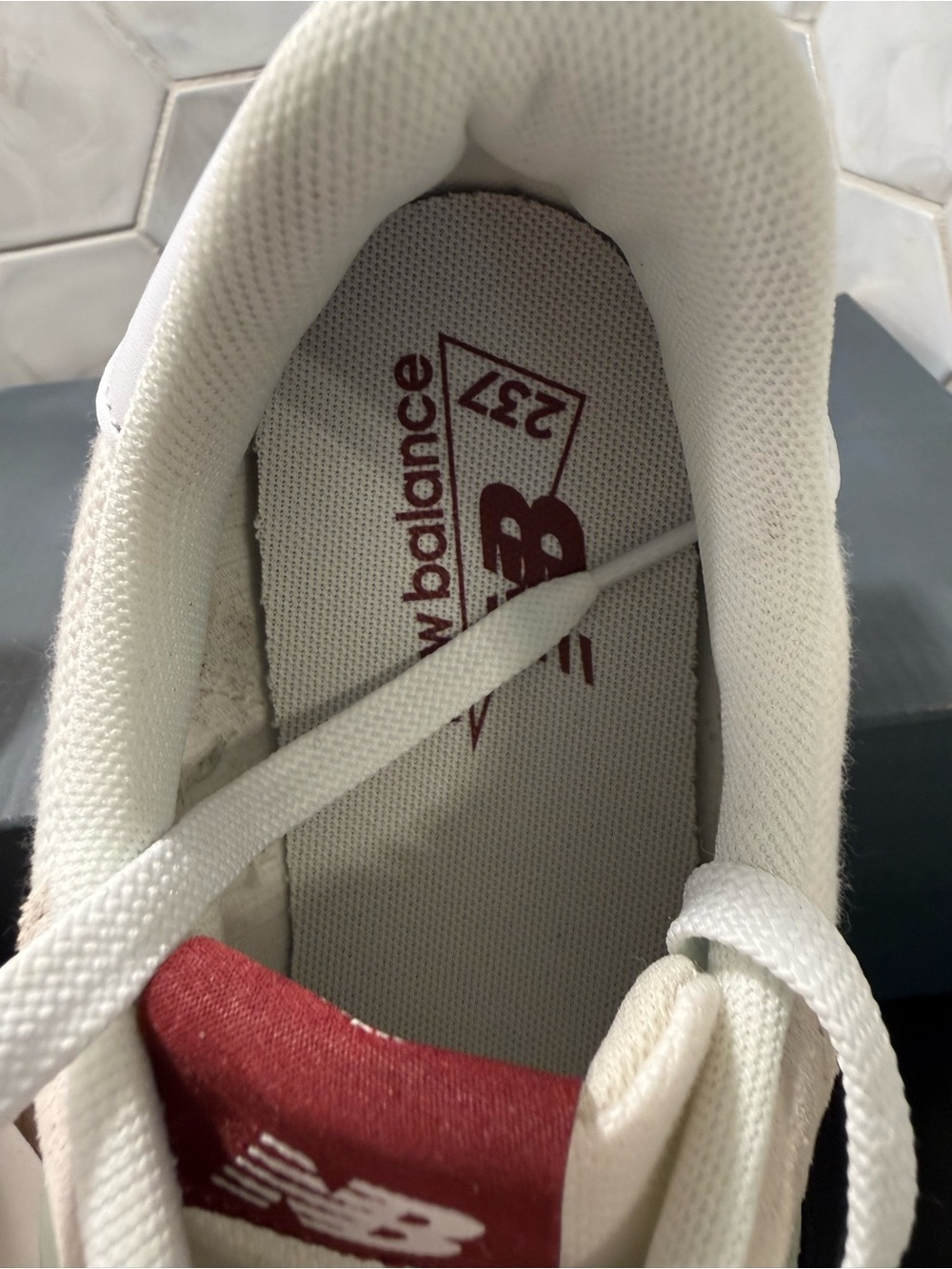 New Balance Woman’s 237 Sneakers Sage Green White & Maroon Sz 9.5 NEW Box - Picture 4 of 12